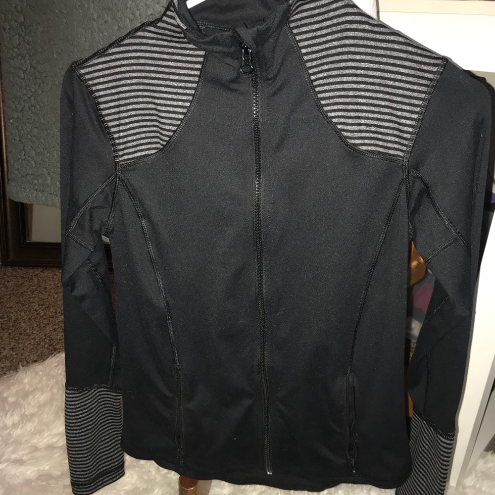 Women’s active wear zip up